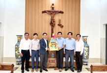 Lãnh đạo Ban Dân vận Tỉnh ủy Khánh Hòa thăm, chúc mừng các cơ sở tôn giáo dịp Lễ Giáng sinh 2022